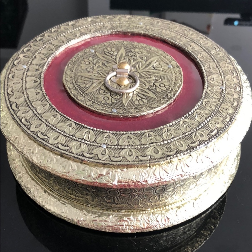Beautiful Hand-made Jewelry / Keepsake Box - Picture 2 of 5